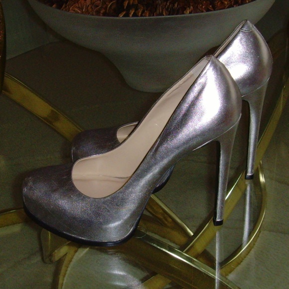 Pour La Victoire Metallic Silver Irina Pumps - 9 NEW - Picture 3 of 14